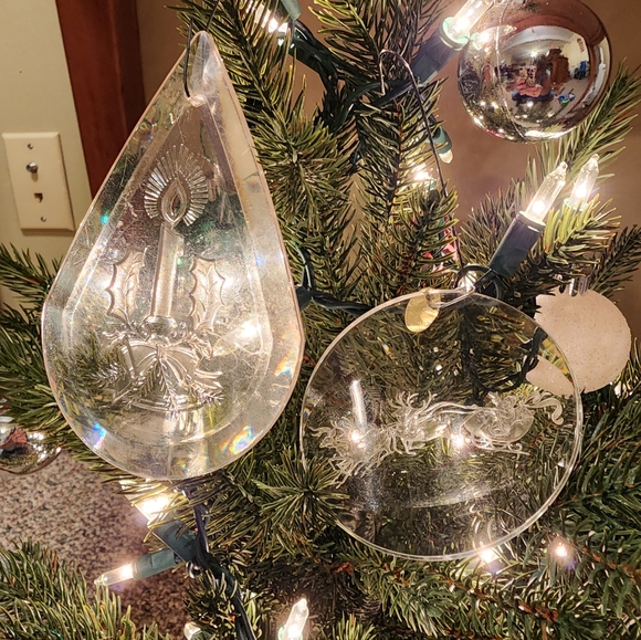 Pair of Vintage 1977 Amsun Acrylic Ornaments - Picture 1 of 4